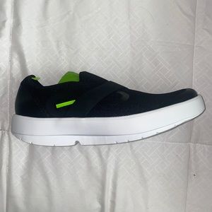Men’s size 11 NWT OOFOS shoes